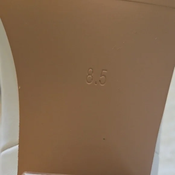 Stylish White Western Classic Embroidered Pointed Toe Boots - Picture 8 of 9